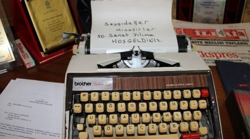 (&ouml;zel Haber) Evinin Salonunu Sergi Salonuna &Ccedil;evirdi