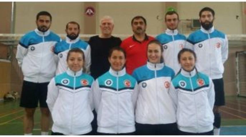 Badmintoncular Avrupa Şampiyonası İ&ccedil;in Hırvatistan&rsquo;a Gidiyor