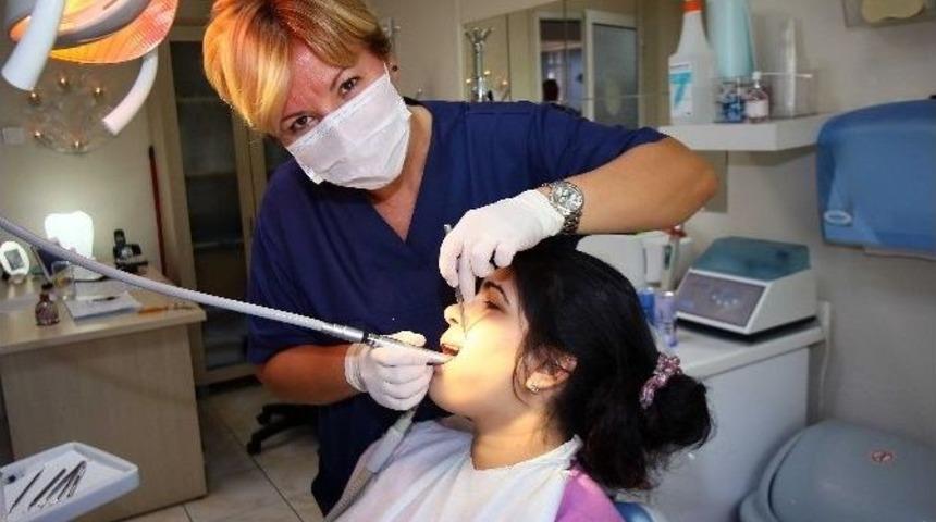 Bayraklı&rsquo;da Diş Tedavisinde Rekor