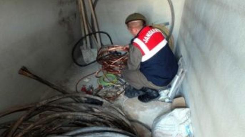 Kablo Hırsızı Jandarma&rsquo;ya Yakalandı