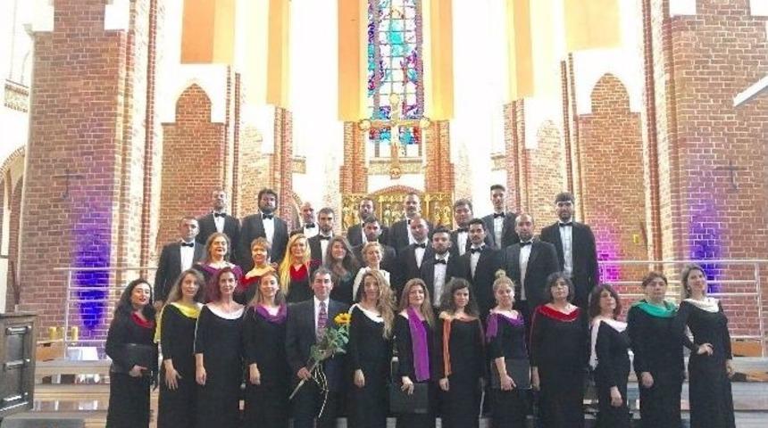 &Ccedil;ok Sesli Koro&rsquo;dan Uluslararası &Ouml;d&uuml;l