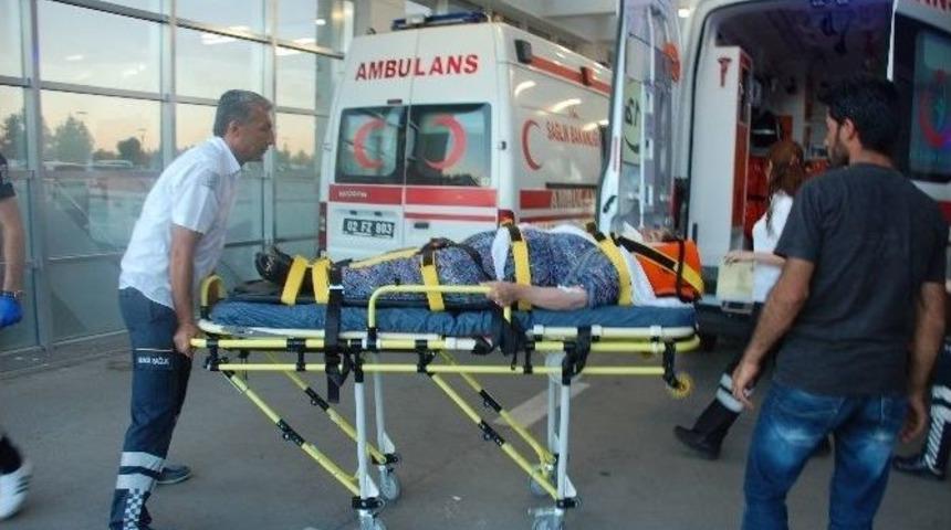 İki Otomobil &Ccedil;arpıştı: 1 Yaralı