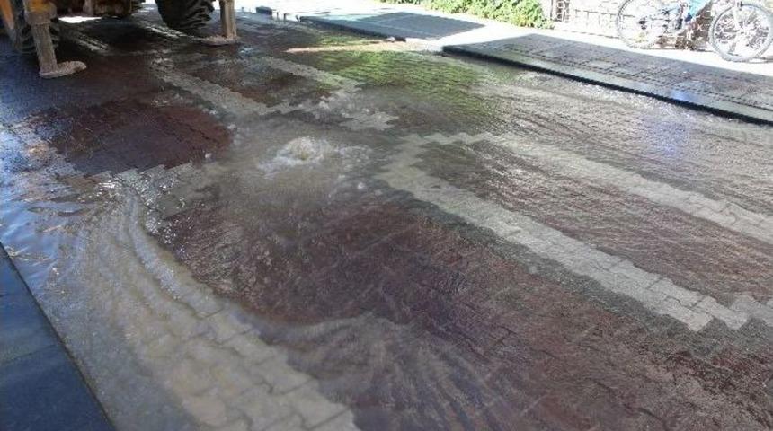 İ&ccedil;me Suyu Borusu Patladı