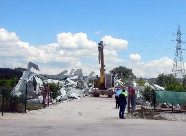 Kaçak Depo Yerle Bir Edildi