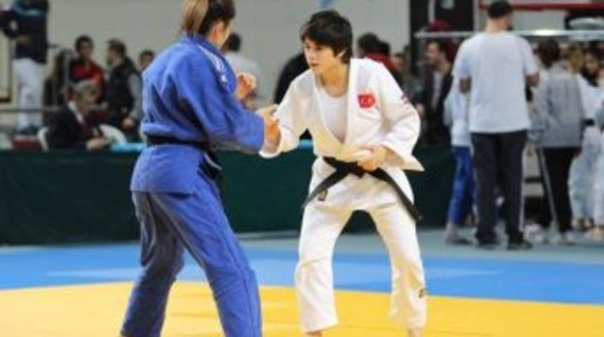 Okul Sporları Olimpiyatları&rsquo;nda İki Kağıtsporlu Ter D&ouml;kecek