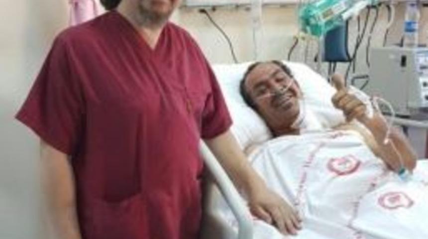 Tıkalı Şah Damarı, Hastayı Uyutmadan Açtılar