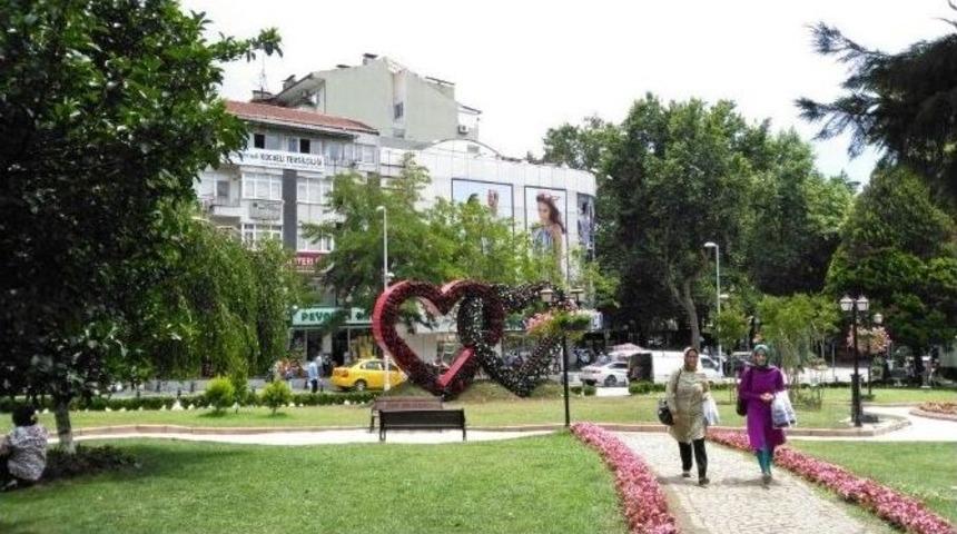 İzmit&rsquo;te Park Ve Bah&ccedil;eler Yenileniyor