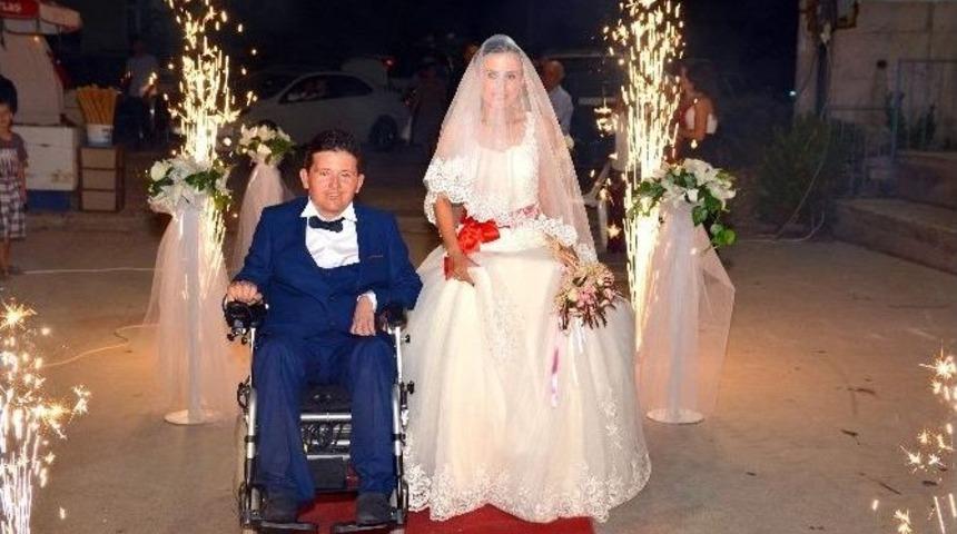 Fethiye&rsquo;de Engelsiz Bir Aşk Hikayesi Mutlu Sonla Noktalandı