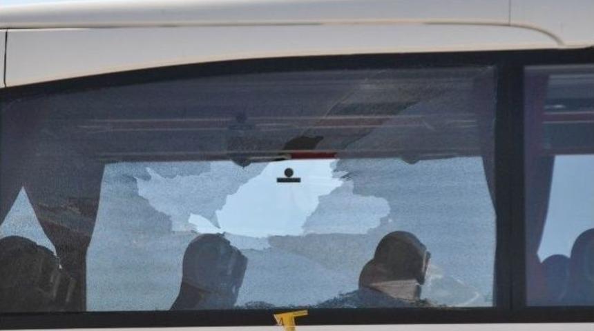 Otob&uuml;ste Hostese Kurşun Yağdırdı