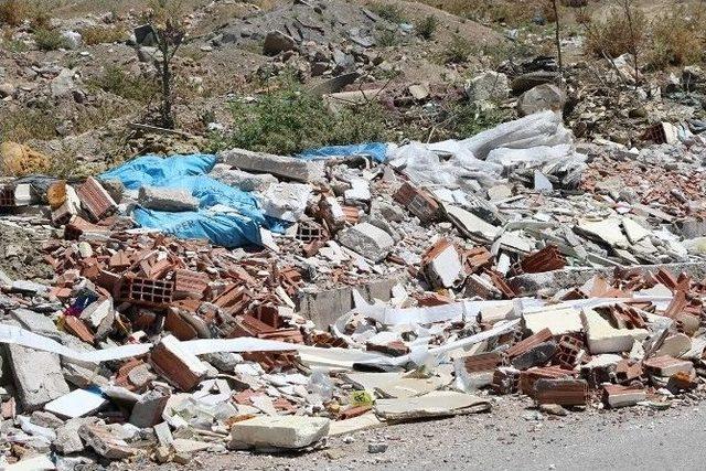 Molozlar Temizleniyor Görüntü Kirliliği Sona Eriyor