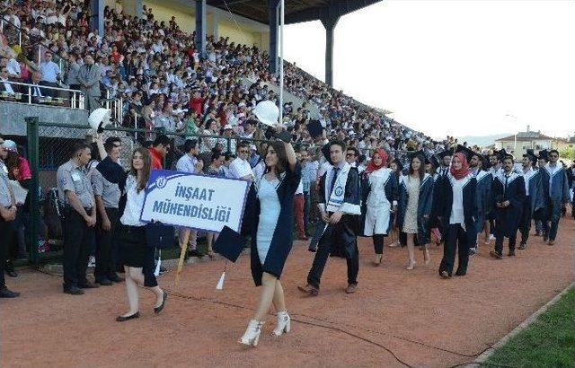 Bü 8‘inci Mezunlarını Törenle Uğurladı