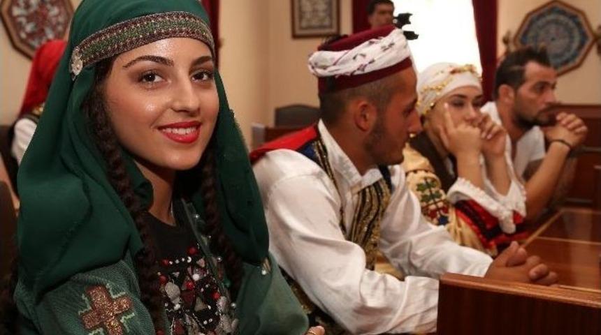 K&uuml;lt&uuml;r El&ccedil;ilerinin B&uuml;y&uuml;kşehir &Ccedil;ıkarması