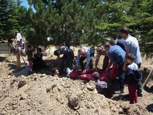 3 Polisi Şehit Eden Uzman Çavuşun Oğlu Kayseri’de Defnedildi