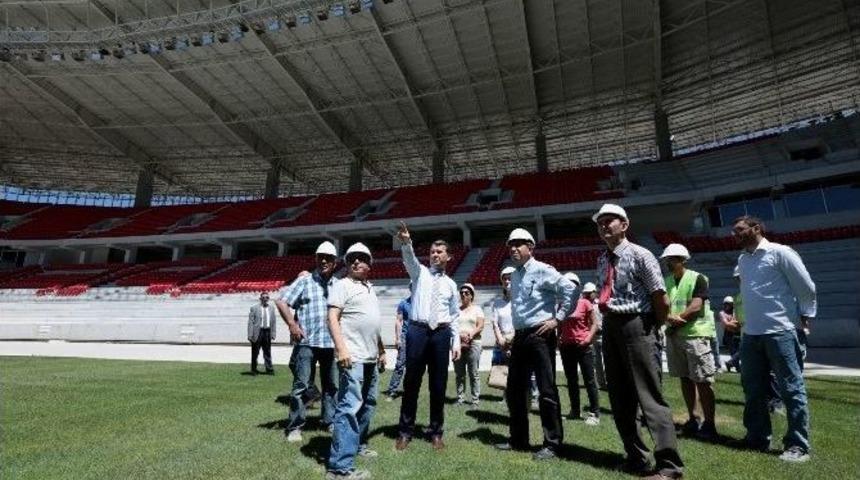 Vali Azmi &Ccedil;elik, Yeni Stadyumda İnceleme Yaptı