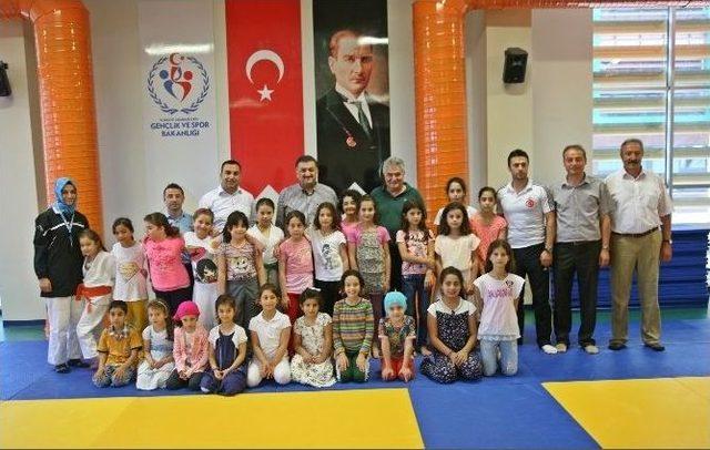 Ak Parti Milletvekili Karal’dan Yaz Spor Okulları’na Ziyaret