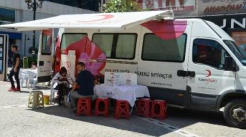 Kızılay Kan Toplamaya Devam Ediyor