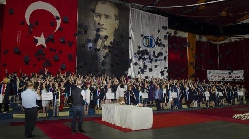 Esog&uuml; Eğitim Fak&uuml;ltesi 2016 Mezunlarını Verdi