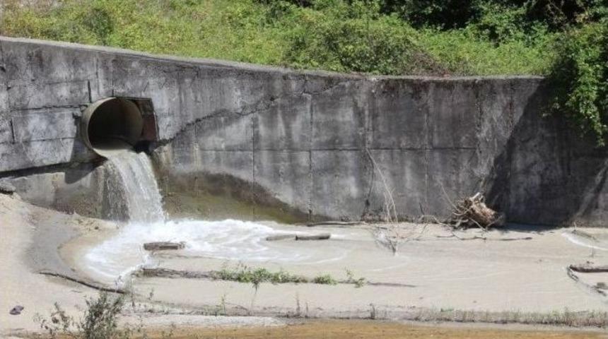 &Ccedil;atalağzı Termik Santrali K&uuml;l Barajında &Ccedil;atlak Meydana Geldi