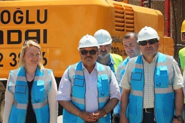 30 Yıllık Seven Çarşısı’nın Yıkımında İlk Kepçe Darbesini Başkan Yağcı Vurdu