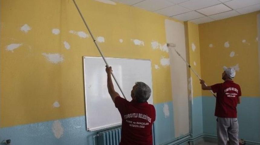 Boya At&ouml;lyesi Ekipleri Turgutlu&rsquo;ya Renk Katıyor