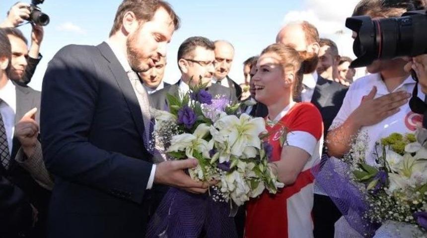 Bakanlar Albayrak Ve Kılı&ccedil; Gymnasiade 2016 Trabzon Okul Sporları Olimpiyatları&rsquo;nın A&ccedil;ılışına Katılmak &Uuml;zere Trabzon&rsquo;a Geldi