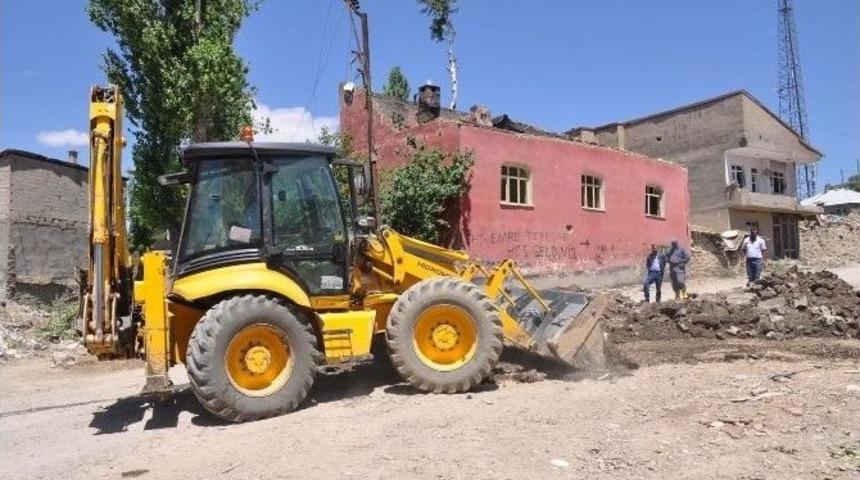 Y&uuml;ksekova&rsquo;da Su İsale Hattı Onarım &Ccedil;alışmaları Devam Ediyor
