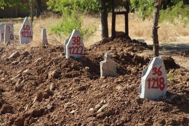 Silopi’de Sahipsiz Cenazeler Kimsesizler Mezarlığına Gömüldü