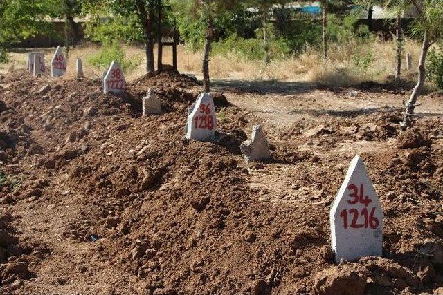 Silopi’de Sahipsiz Cenazeler Kimsesizler Mezarlığına Gömüldü