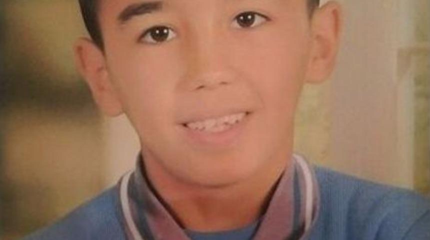 Kamyonun Altında Kalan &Ccedil;ocuk Hayatını Kaybetti