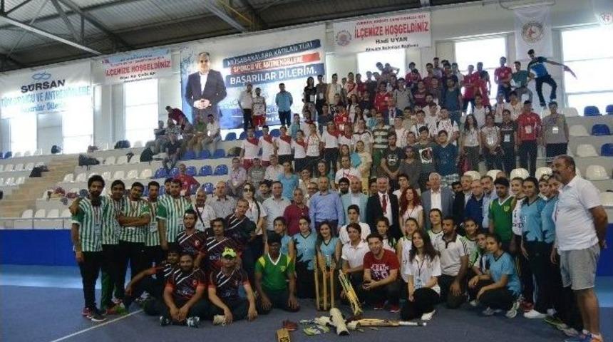 B&uuml;y&uuml;kler Salon Kriket Şampiyonası Ala&ccedil;am&rsquo;da Başladı