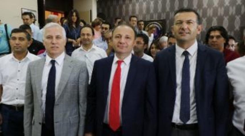 A&uuml; Rekt&ouml;rl&uuml;k Yarışında Prof. Dr. İbrahim Demir İpi G&ouml;ğ&uuml;sledi