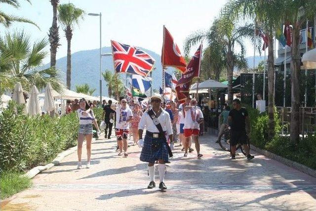 İskoç Turistler Kardeşlik Yürüyüşünde Teröre Meydan Okudu