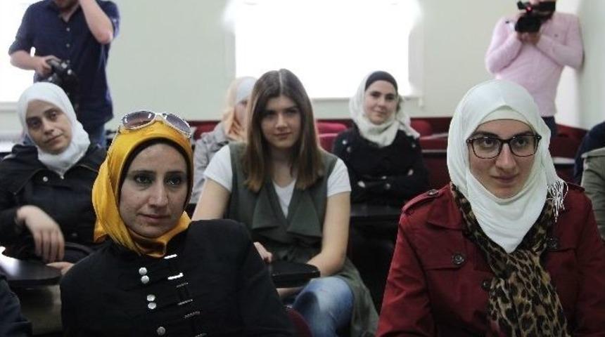 Suriyeli Ev Hanımları T&uuml;rk&ccedil;e &Ouml;ğreniyor