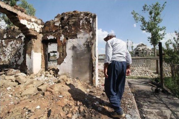 (özel Haber) Bölgedeki Çatışmalardan İkinci Kez Evleri Yıkıldı G2