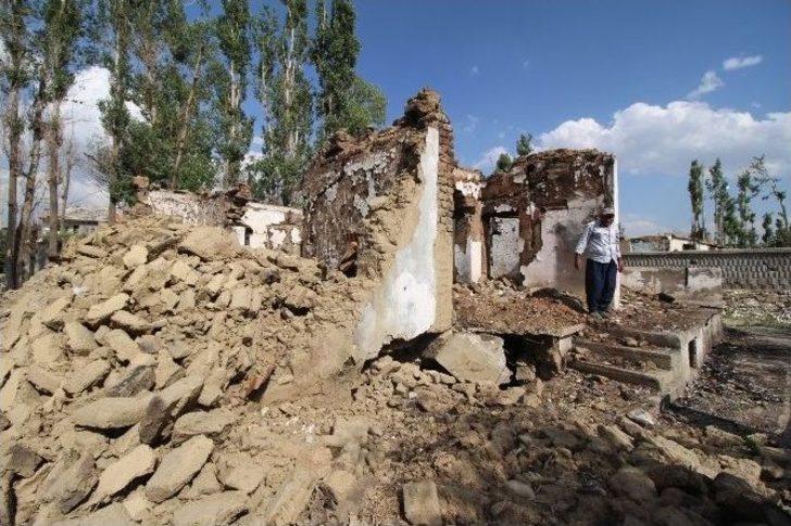 (özel Haber) Bölgedeki Çatışmalardan İkinci Kez Evleri Yıkıldı G5