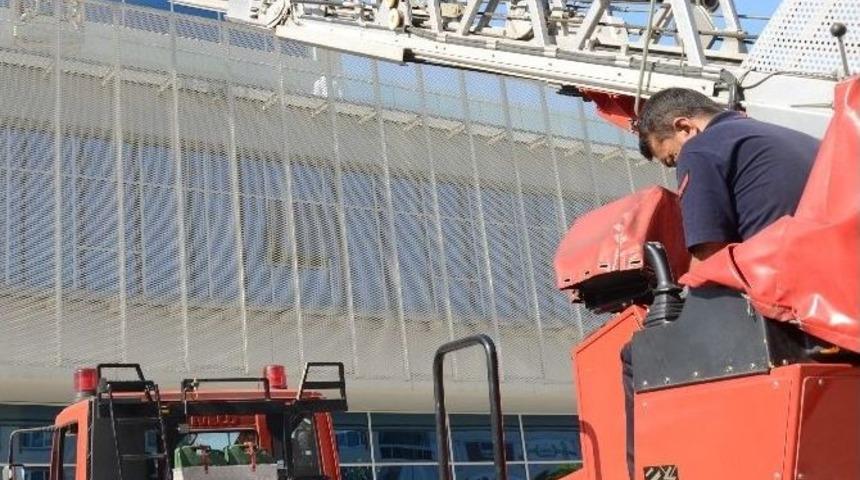 Bursa&rsquo;da K&uuml;lt&uuml;r Merkezinde Yangın Ve Patlama Paniği