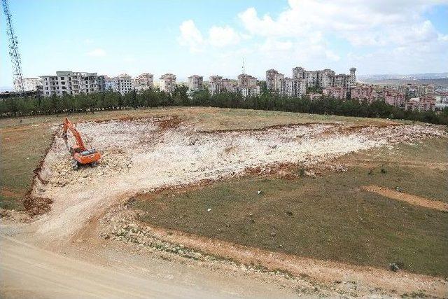 Beykent’te Uzay Çatılı Pazar Yeri İnşaatı Başladı