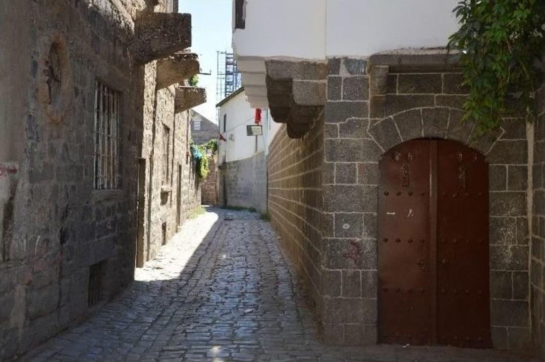 (&ouml;zel Haber) Sur&rsquo;un Tarihi Mekanları Kapanma Noktasına Geldi