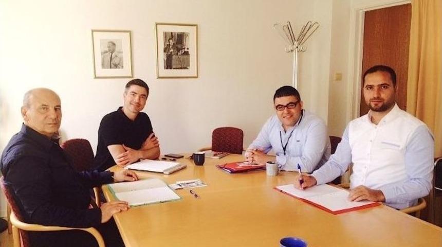 Uluslararası Barış İ&ccedil;in İki &Uuml;niversiteden B&uuml;y&uuml;k Adım