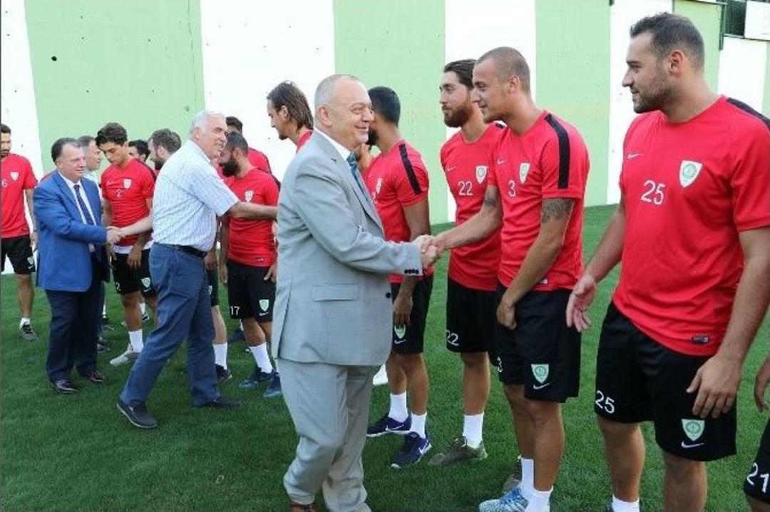 Manisa B&uuml;y&uuml;kşehir Belediyespor Sahaya İndi