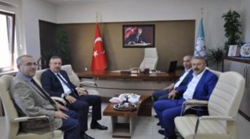 Belediye Başkan Yardımcıları Milli Eğitim Müdürü Demir’i Ziyaret Etti