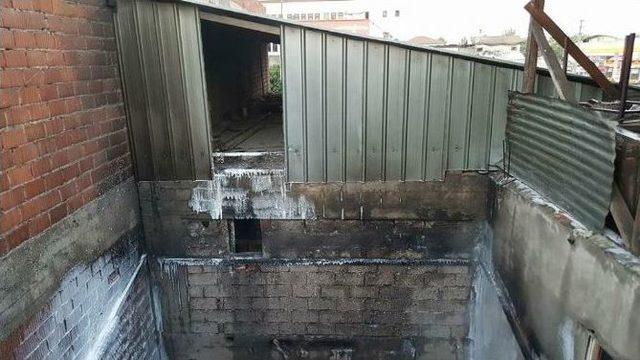 Mobilya Dükkanında Çıkan Yangın Söndürüldü 1