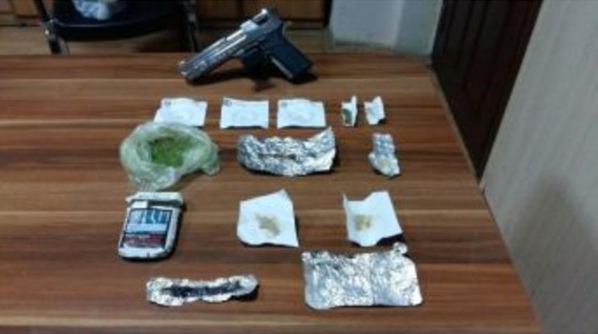 Uyuşturucu Operasyonu: 4 G&ouml;zaltı