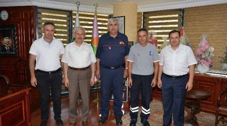 Kumluca&rsquo;daki Yangında Tehlike Atlatan 2 İtfaiyeciye &Ouml;d&uuml;l