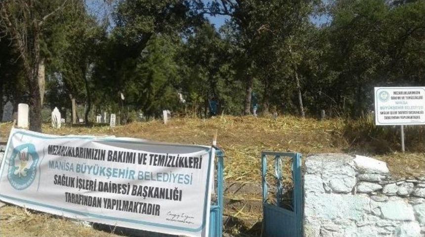 G&ouml;rdes&rsquo;te Bir Ayda 40 Mahalle Mezarlığı Temizlendi