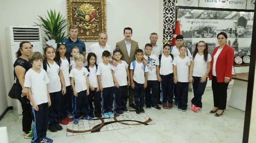 Kktc&rsquo;li &Ccedil;ocuklar Ata Topraklarında