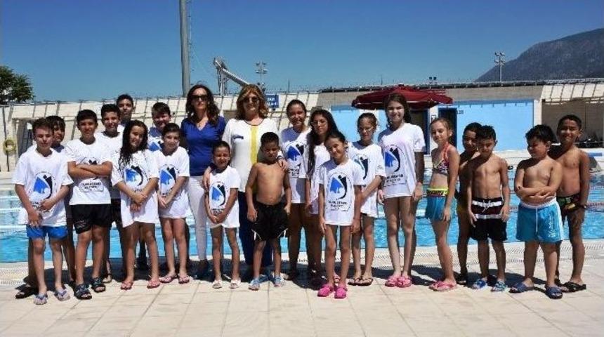 Yunusemreli &Ccedil;ocuklar Y&uuml;zme &Ouml;ğreniyor