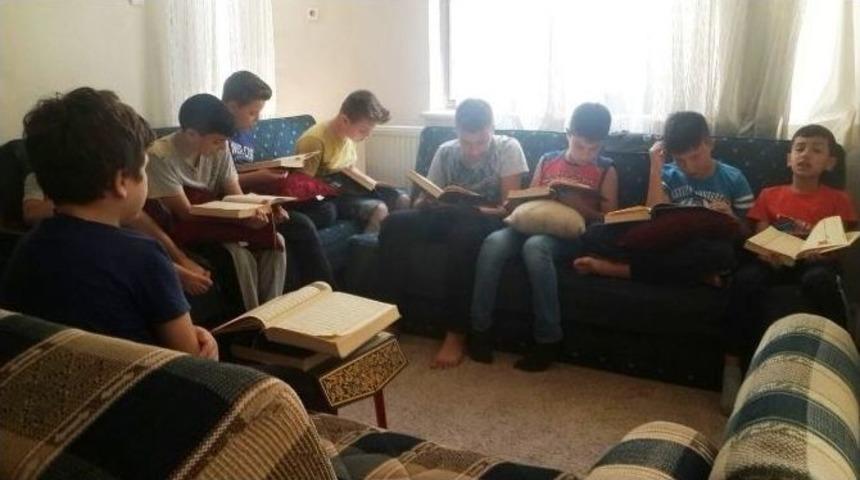 Yaz-kış Kur&rsquo;an Eğitimi Veriyorlar