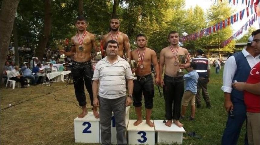 Kağıtsporlu G&uuml;reş&ccedil;ilerden 8 Madalya