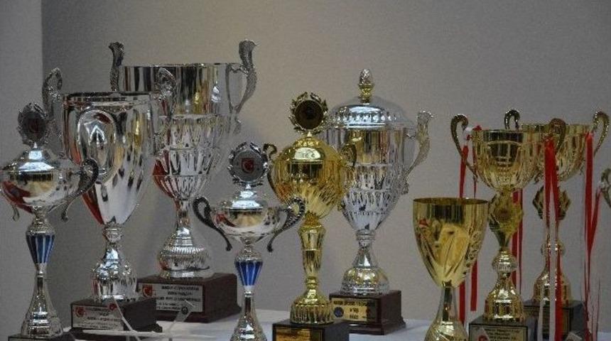 Kadir Has&rsquo;a 56 &Ouml;d&uuml;l